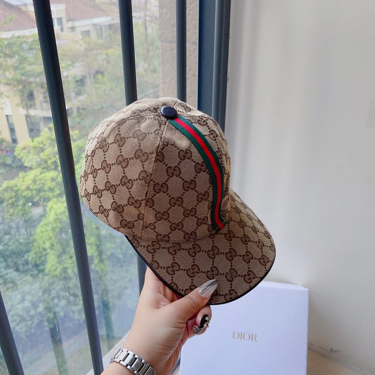 Gucci New Jacquard Letter Baseball CapClassic jacquard letters, never die of fashion!Ins bloggers concave modeling small single product