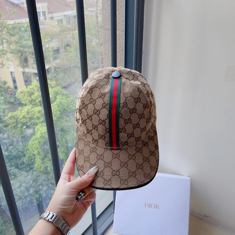 Gucci New Jacquard Letter Baseball CapClassic jacquard letters, never die of fashion!Ins bloggers concave modeling small single product