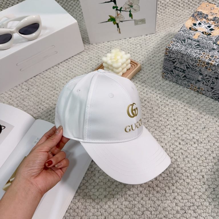 GUCCI Gucci new counter synchronization baseball cap   big brand models super good with, hurry to get!