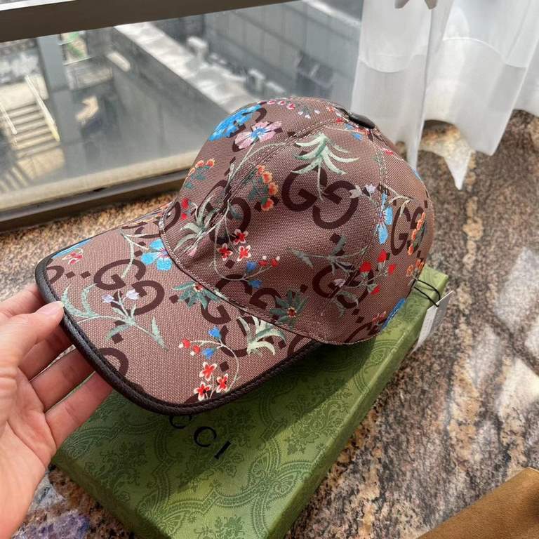 With packaging cloth bag, Gucci Gucci new original single baseball cap, broken flowers large double G, counter 11 open mold ordering, perfect pair of flowers, the original canvas fabric   head layer cowhide, lightweight 