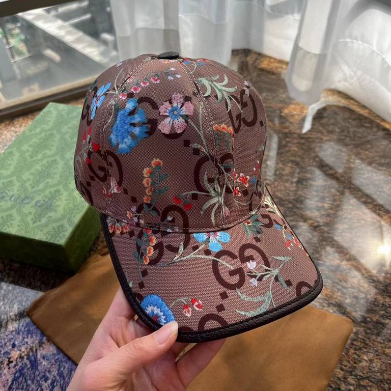 With packaging cloth bag, Gucci Gucci new original single baseball cap, broken flowers large double G, counter 11 open mold ordering, perfect pair of flowers, the original canvas fabric   head layer cowhide, lightweight 