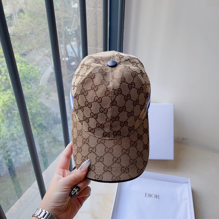 Gucci New Jacquard Letter Baseball CapClassic jacquard letters, never die of fashion!Ins bloggers concave modeling small single product