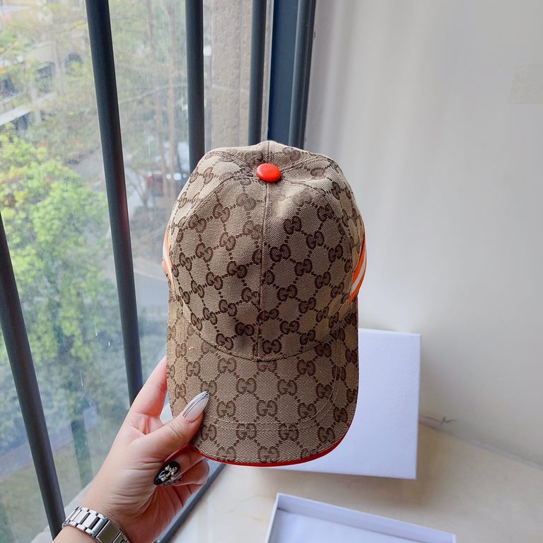 Gucci New Jacquard Letter Baseball CapClassic jacquard letters, never die of fashion!Ins bloggers concave modeling small single product