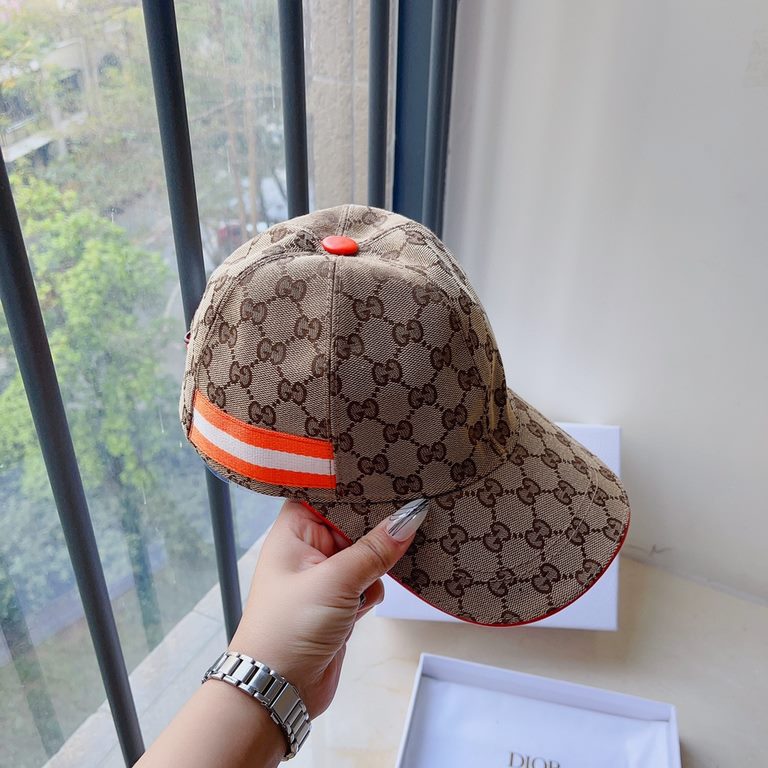 Gucci New Jacquard Letter Baseball CapClassic jacquard letters, never die of fashion!Ins bloggers concave modeling small single product