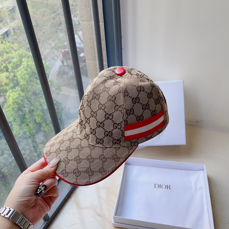 Gucci New Jacquard Letter Baseball CapClassic jacquard letters, never die of fashion!Ins bloggers concave modeling small single product