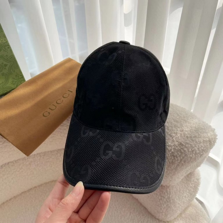 With packaging cloth bag, Gucci Gucci new original single baseball cap, large double G, counter 11 open mold ordering, perfect pair of flowers, the original canvas fabric   head layer cowhide, lightweight and breathable!