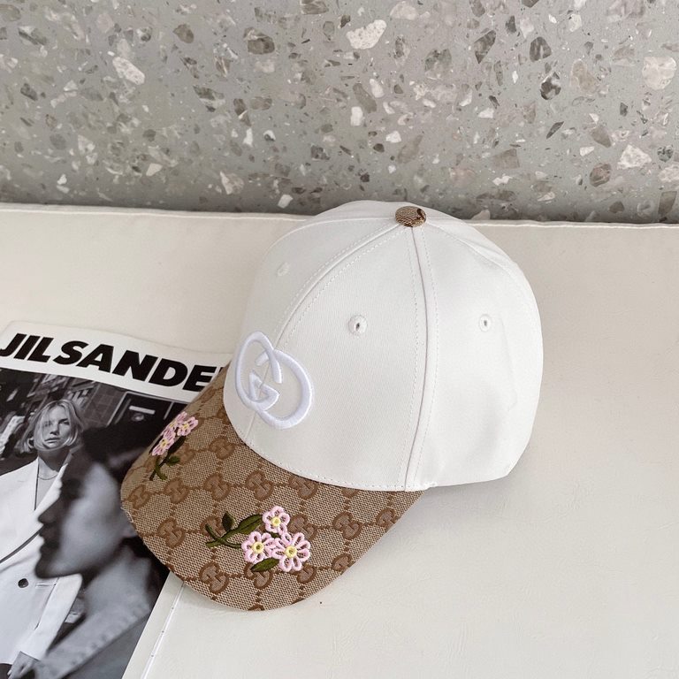 Gucci Gucci high-end mesh hat! The latest model! Fashionable and trendy, high-end workmanship! Every hat is made with care! Unusual quality and details are important. Leather studs, leather adjustable strap! Classic jacq