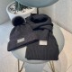 Gucci suit  GUCCI suit   counter with the same models hot listing!   with real fox big fur ball    wool knit hat scarf set High-end atmosphere on the grade!