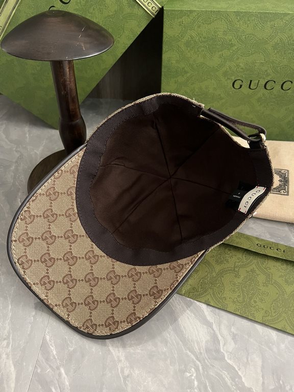 Special GUCCI original customized 11 open mold custom cowboy hat both the brand's traditional luxury connotation and modern streetwear aesthetics to show the design personality of the spring and summer series The cap is 