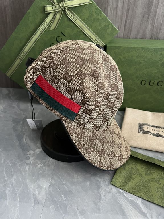 Special GUCCI original customized 11 open mold custom cowboy hat both the brand's traditional luxury connotation and modern streetwear aesthetics to show the design personality of the spring and summer series The cap is 