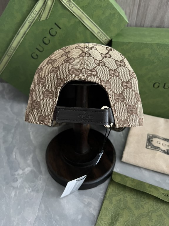 Special GUCCI original customized 11 open mold custom cowboy hat both the brand's traditional luxury connotation and modern streetwear aesthetics to show the design personality of the spring and summer series The cap is 