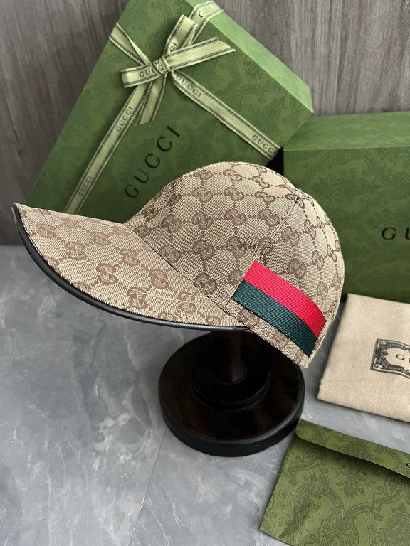 Special GUCCI original customized 11 open mold custom cowboy hat both the brand's traditional luxury connotation and modern streetwear aesthetics to show the design personality of the spring and summer series The cap is 