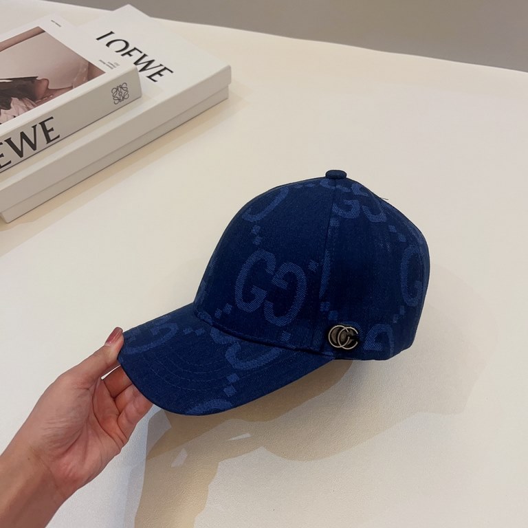 GUCCI Gucci  High-grade baseball cap fire models, beautifully matched, using high-end cap base, foreign single quality, beautiful, unbeatable high-grade, super versatile style!