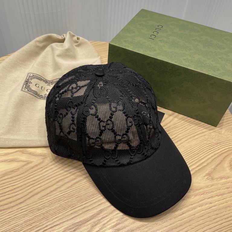 Gucci new lace duck tongue cap to double G as the core design Continued for this full of vintage style mini GG baseball cap to add the spirit of the gas, in the form of colorful prints debut small ancient, early spring r