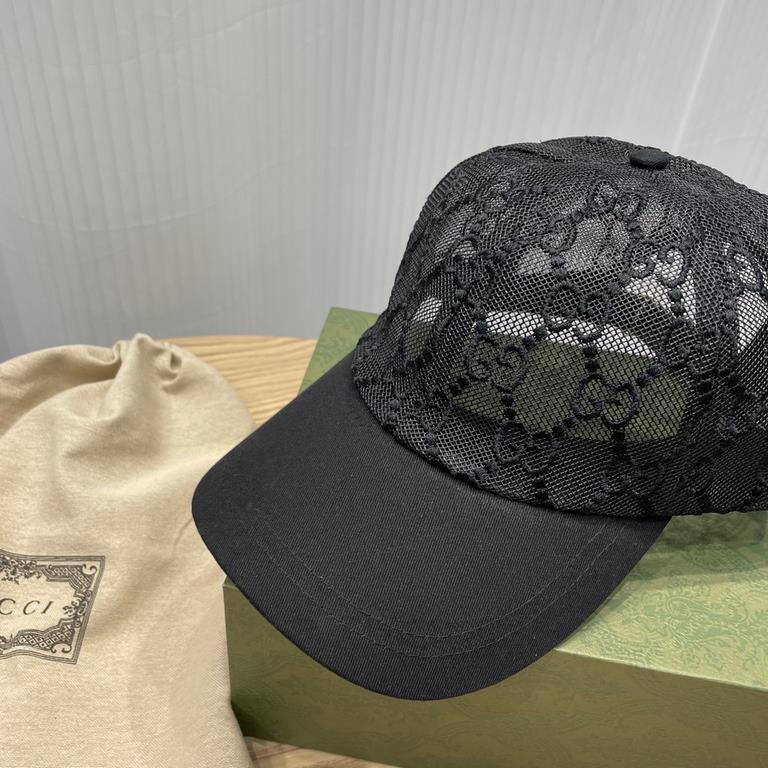 Gucci new lace duck tongue cap to double G as the core design Continued for this full of vintage style mini GG baseball cap to add the spirit of the gas, in the form of colorful prints debut small ancient, early spring r