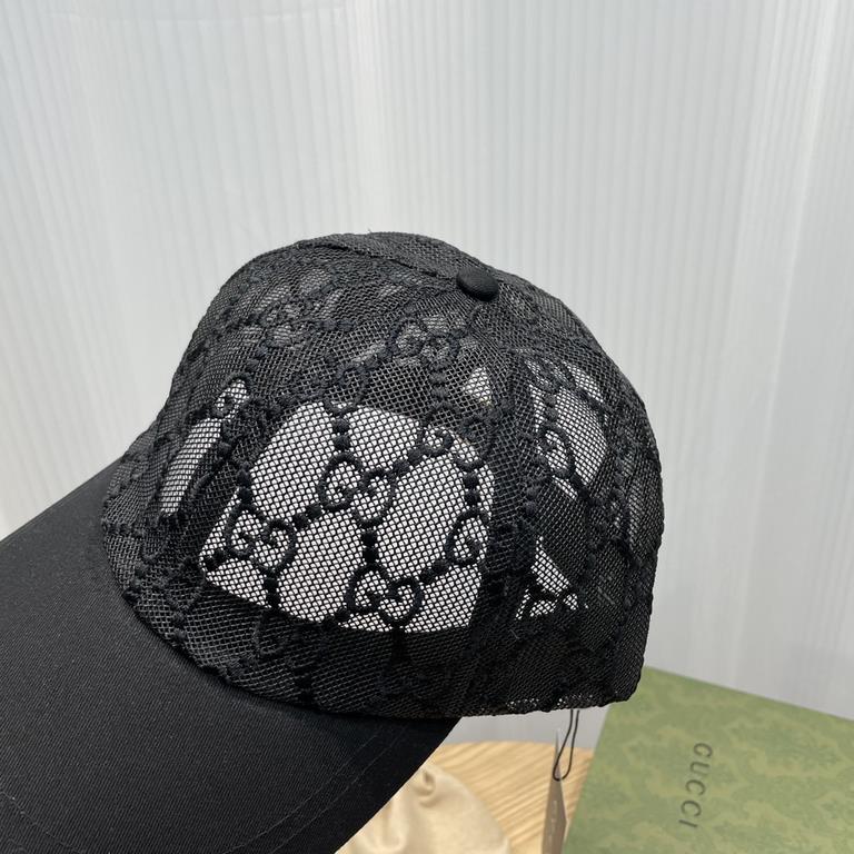 Gucci new lace duck tongue cap to double G as the core design Continued for this full of vintage style mini GG baseball cap to add the spirit of the gas, in the form of colorful prints debut small ancient, early spring r