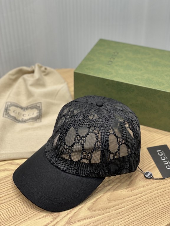 Gucci new lace duck tongue cap to double G as the core design Continued for this full of vintage style mini GG baseball cap to add the spirit of the gas, in the form of colorful prints debut small ancient, early spring r