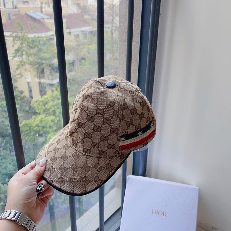 Gucci New Jacquard Letter Baseball CapClassic jacquard letters, never die of fashion!Ins bloggers concave modeling small single product