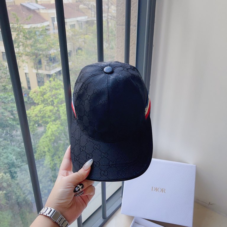 Gucci New Jacquard Letter Baseball CapClassic jacquard letters, never die of fashion!Ins bloggers concave modeling small single product