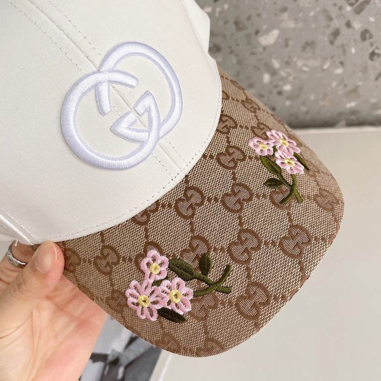 Gucci Gucci high-end mesh hat! The latest model! Fashionable and trendy, high-end workmanship! Every hat is made with care! Unusual quality and details are important. Leather studs, leather adjustable strap! Classic jacq