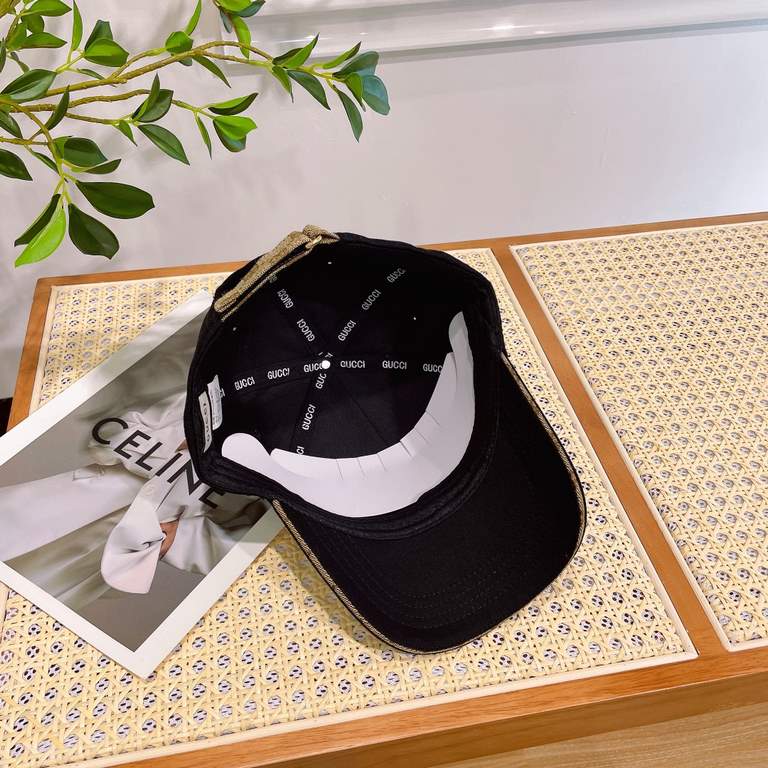 Gucci Gucci co-branded models high-end, the latest models! Fashionable and trendy, high-end workmanship! Every hat is a work of heart! Extraordinary quality, details are also important. Leather hat studs, leather adjusta