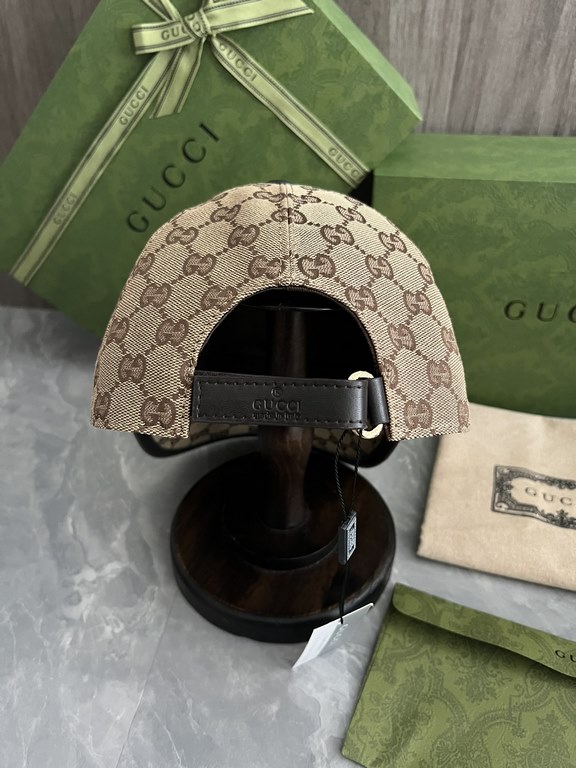 Special GUCCI original customized 11 open mold custom cowboy hat both the brand's traditional luxury connotation and modern streetwear aesthetics to show the design personality of the spring and summer series The cap is 