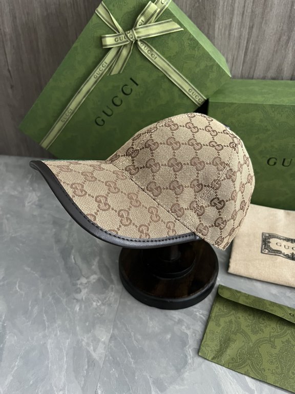 Special GUCCI original customized 11 open mold custom cowboy hat both the brand's traditional luxury connotation and modern streetwear aesthetics to show the design personality of the spring and summer series The cap is 