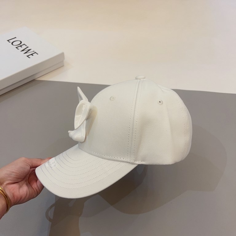 Gucci Gucci   Year of the Rabbit Limited   2023 new rabbit baseball capShow face small, hard top feel super good, fashion personality   duck tongue cap