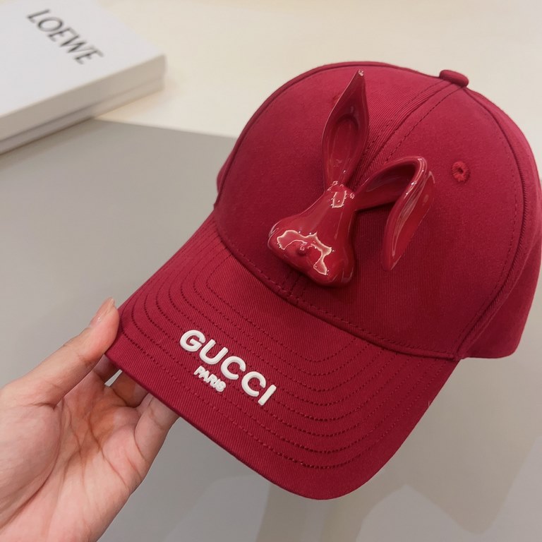 Gucci Gucci   Year of the Rabbit Limited   2023 new rabbit baseball capShow face small, hard top feel super good, fashion personality   duck tongue cap