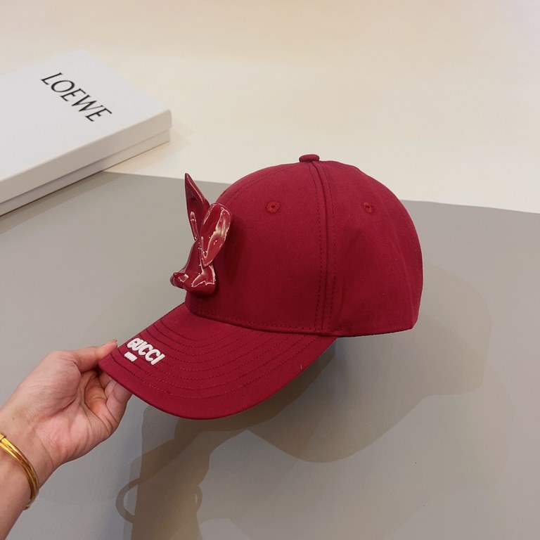 Gucci Gucci   Year of the Rabbit Limited   2023 new rabbit baseball capShow face small, hard top feel super good, fashion personality   duck tongue cap