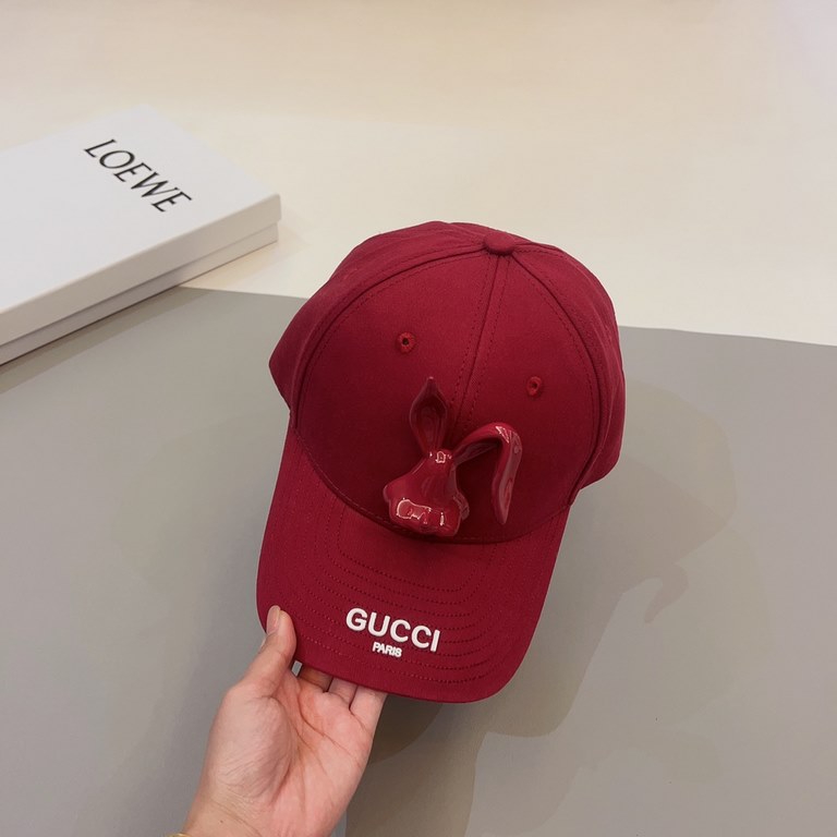 Gucci Gucci   Year of the Rabbit Limited   2023 new rabbit baseball capShow face small, hard top feel super good, fashion personality   duck tongue cap