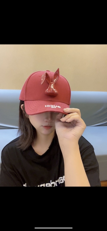 Gucci Gucci   Year of the Rabbit Limited   2023 new rabbit baseball capShow face small, hard top feel super good, fashion personality   duck tongue cap