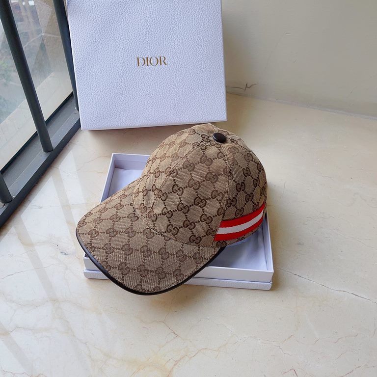 Gucci New Jacquard Letter Baseball CapClassic jacquard letters, never die of fashion!Ins bloggers concave modeling small single product