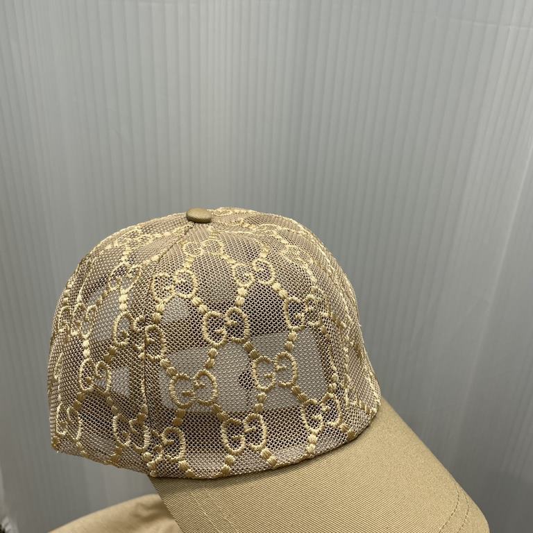 Gucci new lace duck tongue cap to double G as the core design Continued for this full of vintage style mini GG baseball cap to add the spirit of the gas, in the form of colorful prints debut small ancient, early spring r