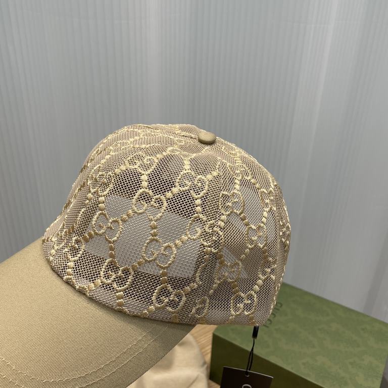 Gucci new lace duck tongue cap to double G as the core design Continued for this full of vintage style mini GG baseball cap to add the spirit of the gas, in the form of colorful prints debut small ancient, early spring r