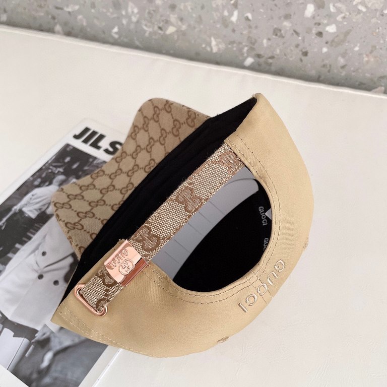 Gucci Gucci high-end mesh hat! The latest model! Fashionable and trendy, high-end workmanship! Every hat is made with care! Unusual quality and details are important. Leather studs, leather adjustable strap! Classic jacq