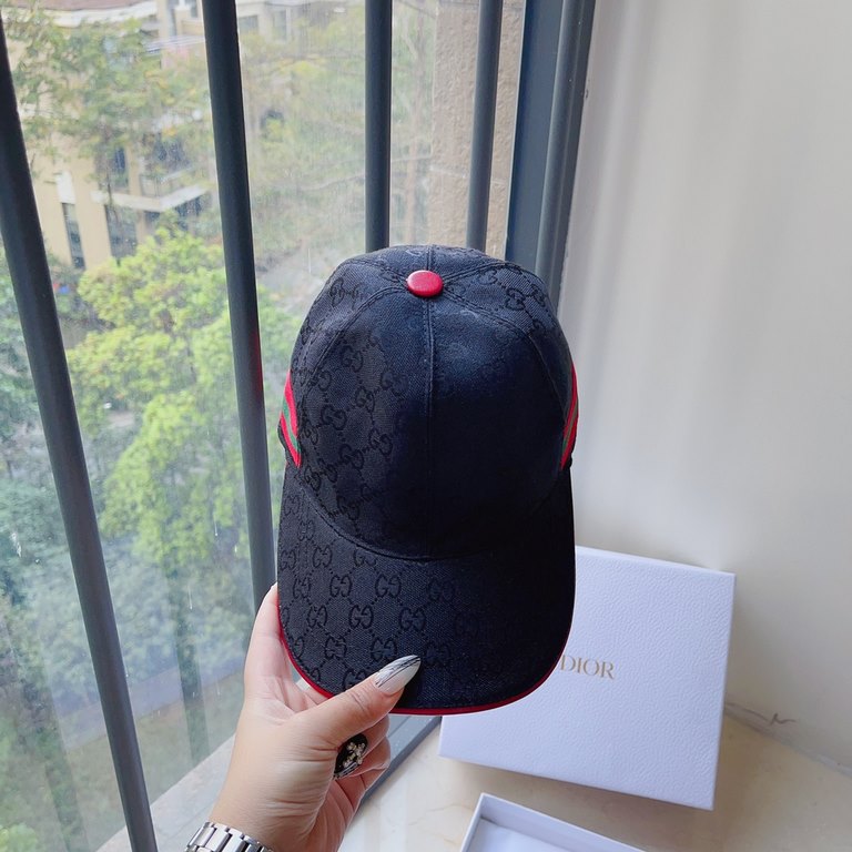 Gucci New Jacquard Letter Baseball CapClassic jacquard letters, never die of fashion!Ins bloggers concave modeling small single product