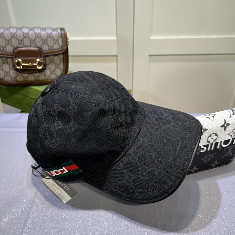 Gucci (Gucci) classic original single baseball cap, 11 open mold customized, original canvas material   head layer cowhide, British and awesome quality! Cotton lining, base head circumference 56, patch adjustable.