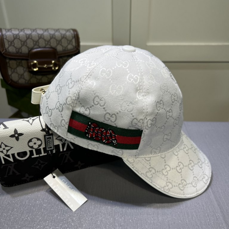 Gucci (Gucci) classic original single baseball cap, 11 open mold customized, original canvas material   head layer cowhide, British and awesome quality! Cotton lining, base head circumference 56, patch adjustable.