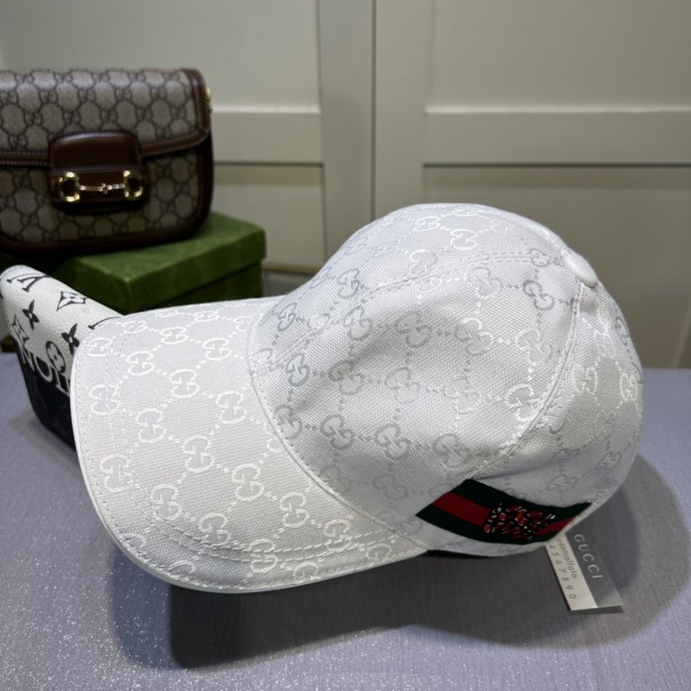 Gucci (Gucci) classic original single baseball cap, 11 open mold customized, original canvas material   head layer cowhide, British and awesome quality! Cotton lining, base head circumference 56, patch adjustable.