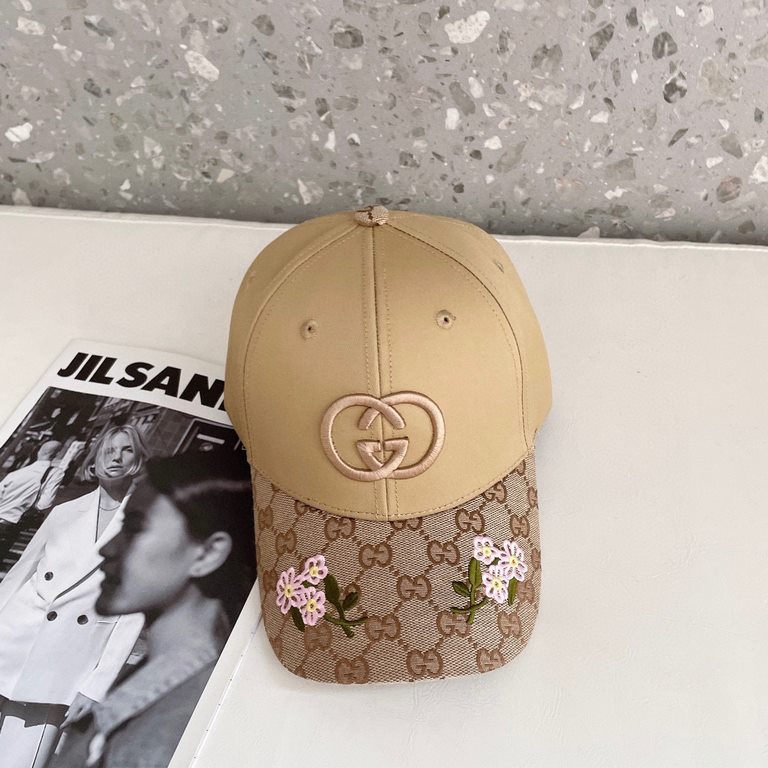 Gucci Gucci high-end mesh hat! The latest model! Fashionable and trendy, high-end workmanship! Every hat is made with care! Unusual quality and details are important. Leather studs, leather adjustable strap! Classic jacq