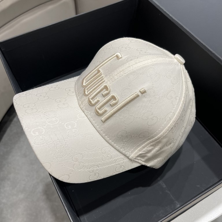 [GUCCI Gucci embroidered baseball cap  , counter new simple and very trendy! Casual sports models, classic production, super good with clothes!