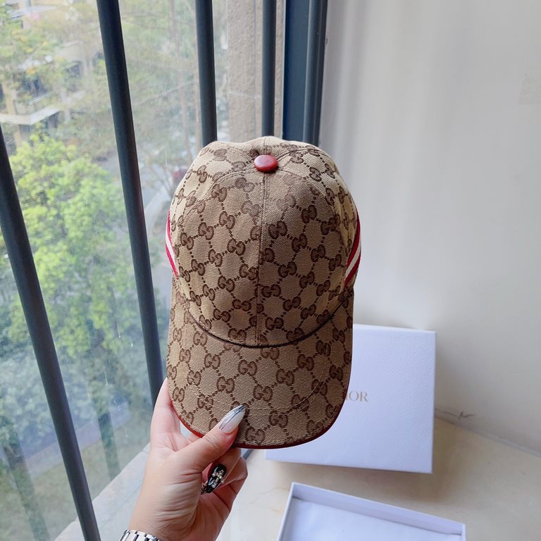 Gucci New Jacquard Letter Baseball CapClassic jacquard letters, never die of fashion!Ins bloggers concave modeling small single product