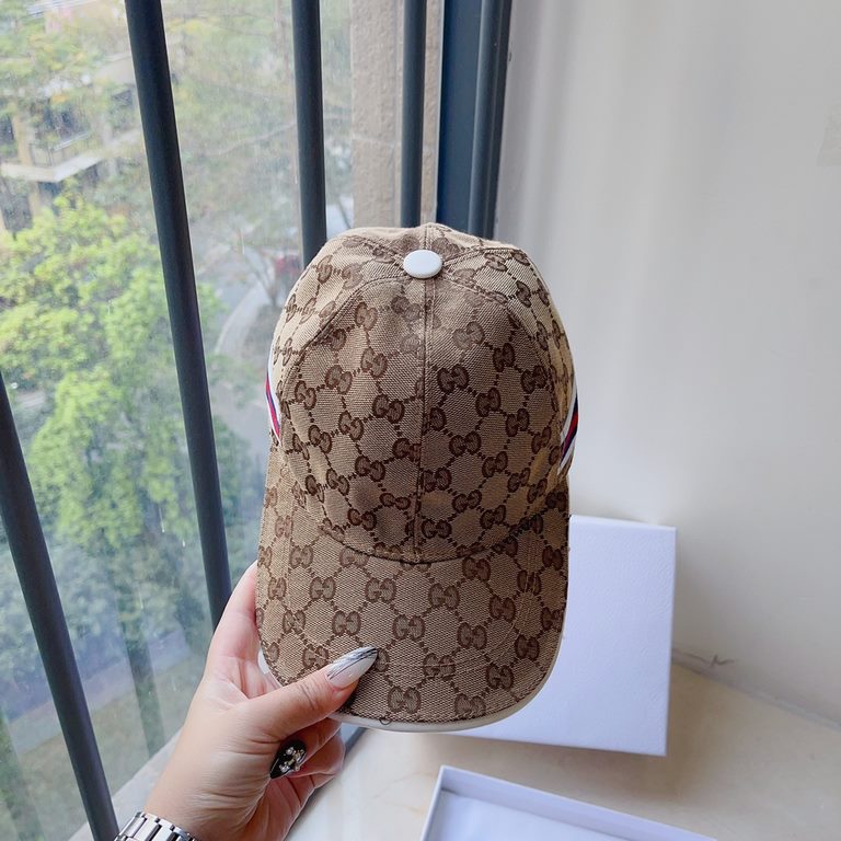 Gucci New Jacquard Letter Baseball CapClassic jacquard letters, never die of fashion!Ins bloggers concave modeling small single product