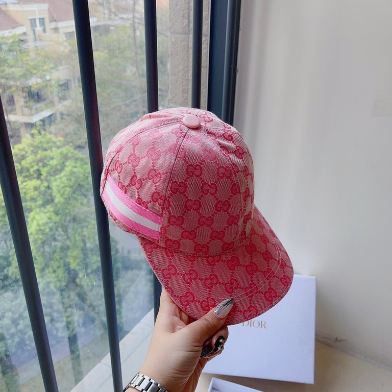 Gucci New Jacquard Letter Baseball CapClassic jacquard letters, never die of fashion!Ins bloggers concave modeling small single product