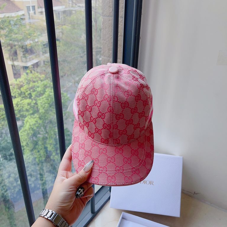 Gucci New Jacquard Letter Baseball CapClassic jacquard letters, never die of fashion!Ins bloggers concave modeling small single product