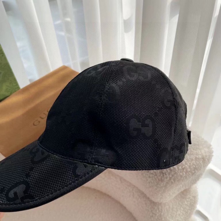 With packaging cloth bag, Gucci Gucci new original single baseball cap, large double G, counter 11 open mold ordering, perfect pair of flowers, the original canvas fabric   head layer cowhide, lightweight and breathable!