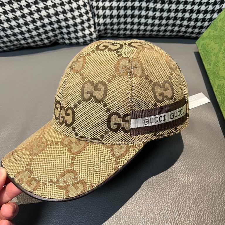 With packaging cloth bag, Gucci Gucci new original single baseball cap, large double G, counter 11 open mold ordering, perfect pair of flowers, the original canvas fabric   head layer cowhide, lightweight and breathable!