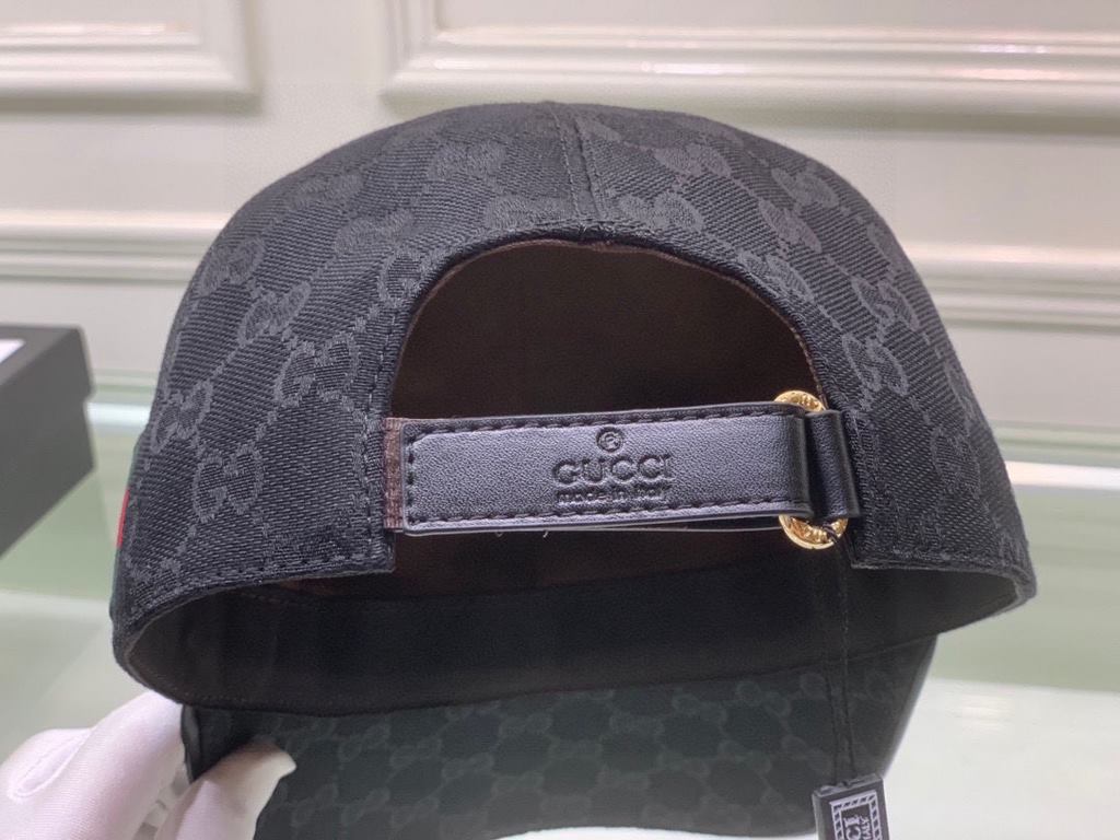 Gucci (Gucci) new original single baseball cap.With box bag, Gucci (Gucci) new original single baseball cap, embroidered small python, 11 open mold customized, heavy embroidery, delicate and luxurious, details comparable