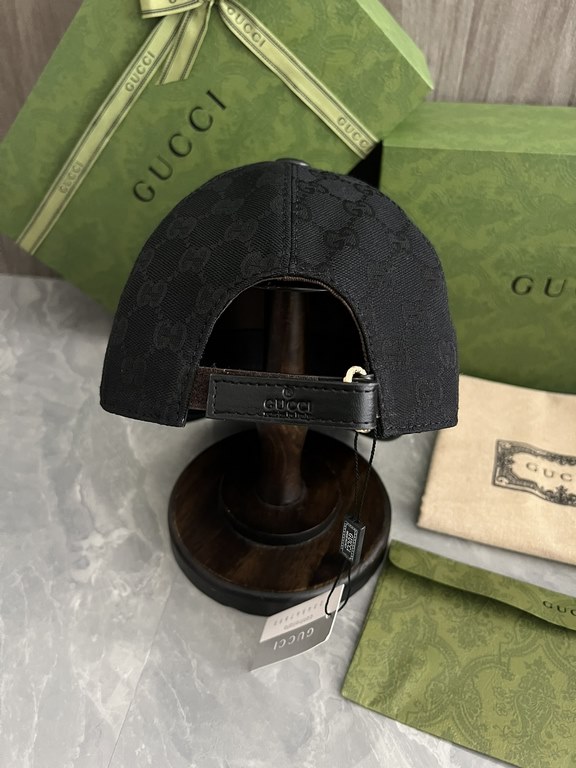 Special GUCCI original customized 11 open mold custom cowboy hat both the brand's traditional luxury connotation and modern streetwear aesthetics to show the design personality of the spring and summer series The cap is 